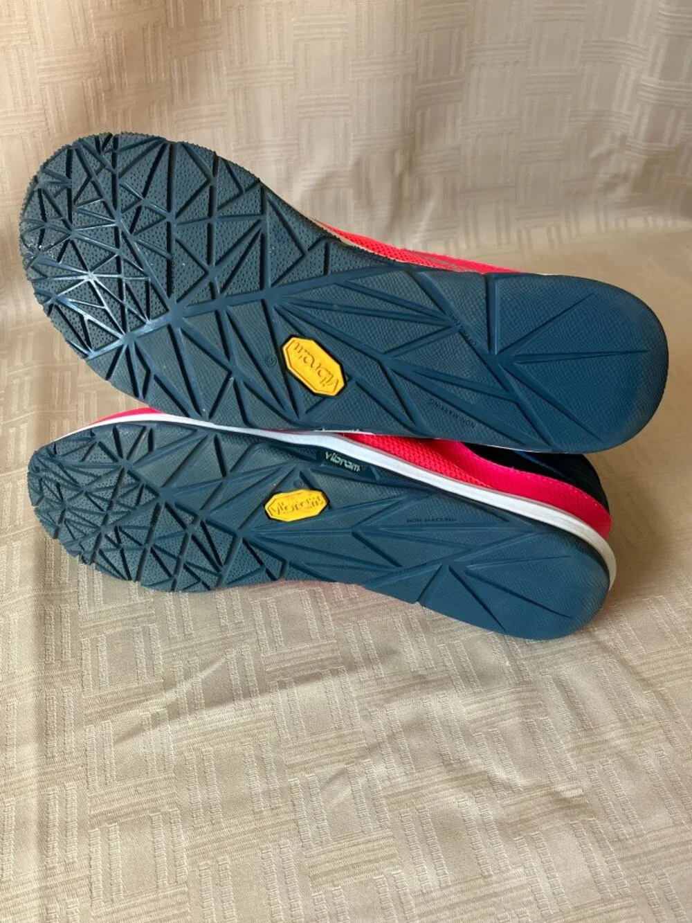 Rare Sample Shoes New Balance Minimus Women's Size 7 Vibrant Pink / Navy
